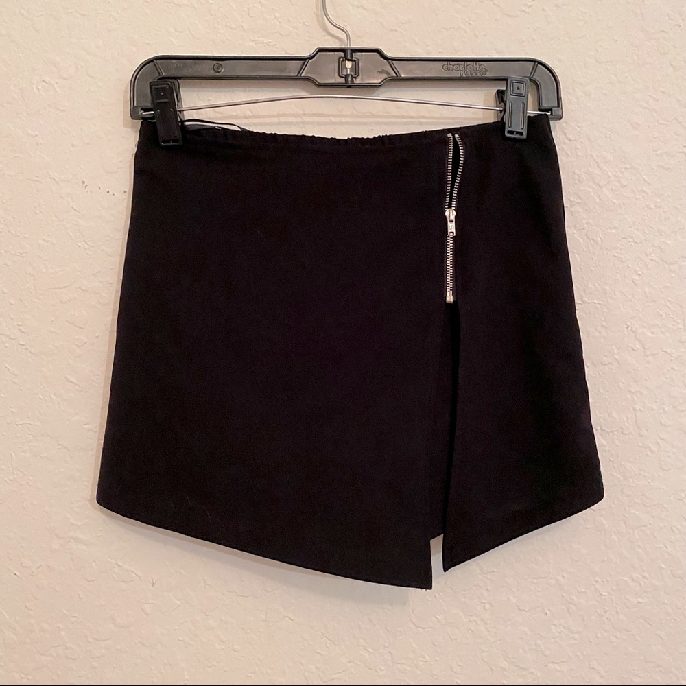 Black skort